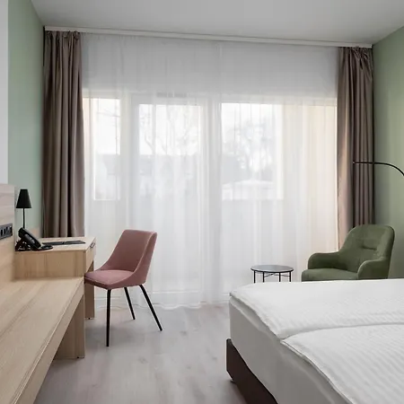 Hunguest Flora Szálloda 4*