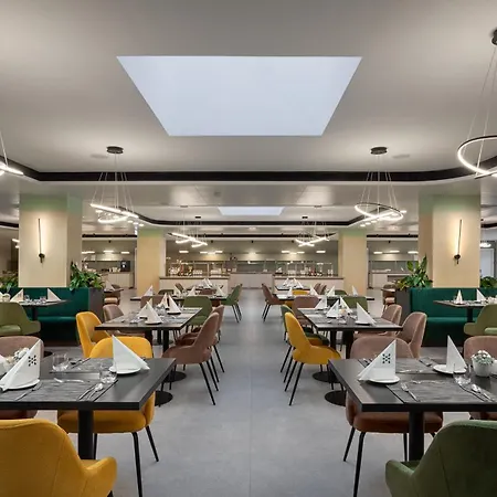 Hunguest Flora Hotell 4*
