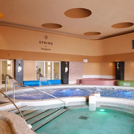Hunguest Flora فندق إغير