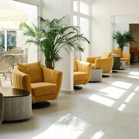 Hunguest Flóra Hotel 4*