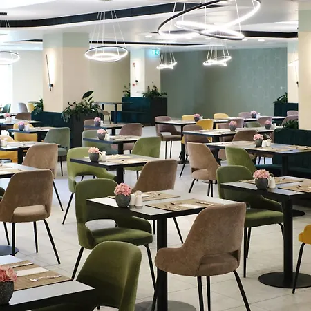 فندق Hunguest Flora 4*