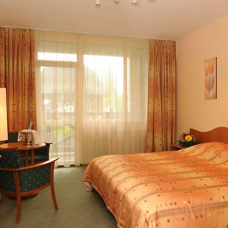 Hunguest Flora Отель 4*